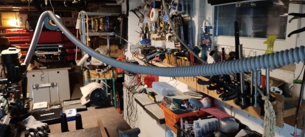 Staubsaugerschlauch in der Werkstatt